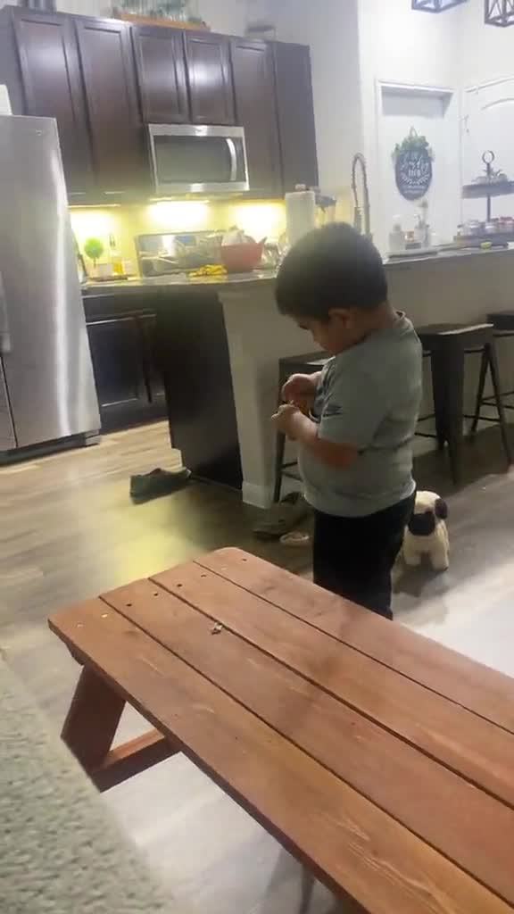 Ian-Need-to-sharpen-his-knife.7246618436384607534-h264_540p_337007-0.mp4
