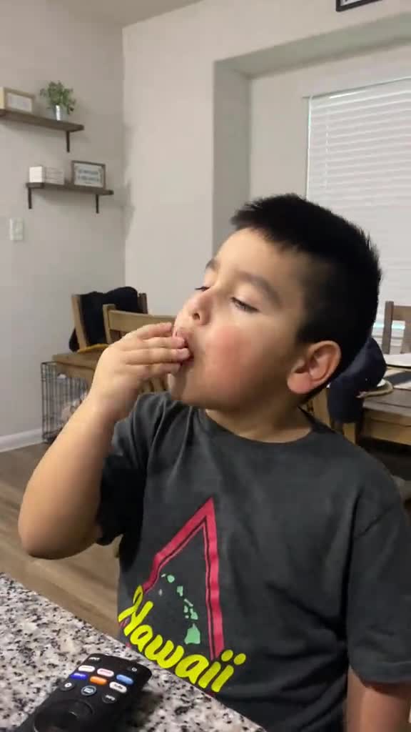Ian-eating-beautiful---PERFECTO7338129791960239391-h264_540p_467909-0.mp4