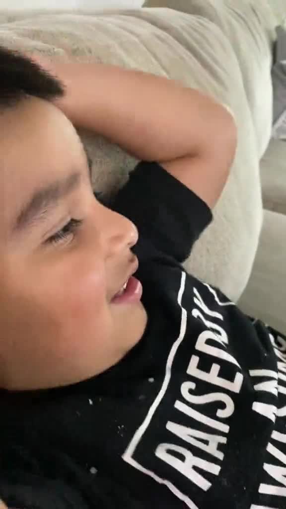 Ian-el-come-donuts-7232839059897421102-h264_540p_550035-0.mp4