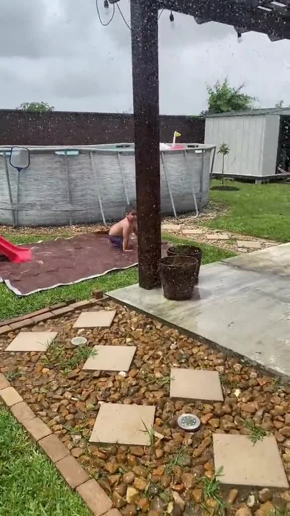 Ian-enjoying-the-weather-this-Saturday-7232740851393367338-h264_540p_1219885-0.mp4