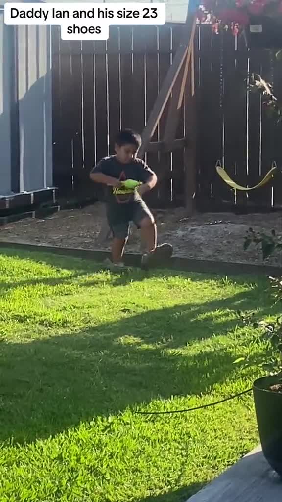 My-Baby-Boy-already-wants-to-walk-my-foot-steps-7244004794816564526-h264_540p_642944-0.mp4