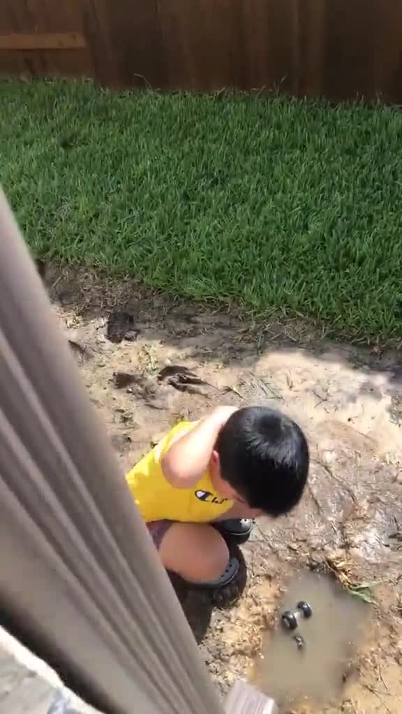 Scaring-Ian-into-the-next-demension7318740153852366126-h264_540p_725249-0.mp4