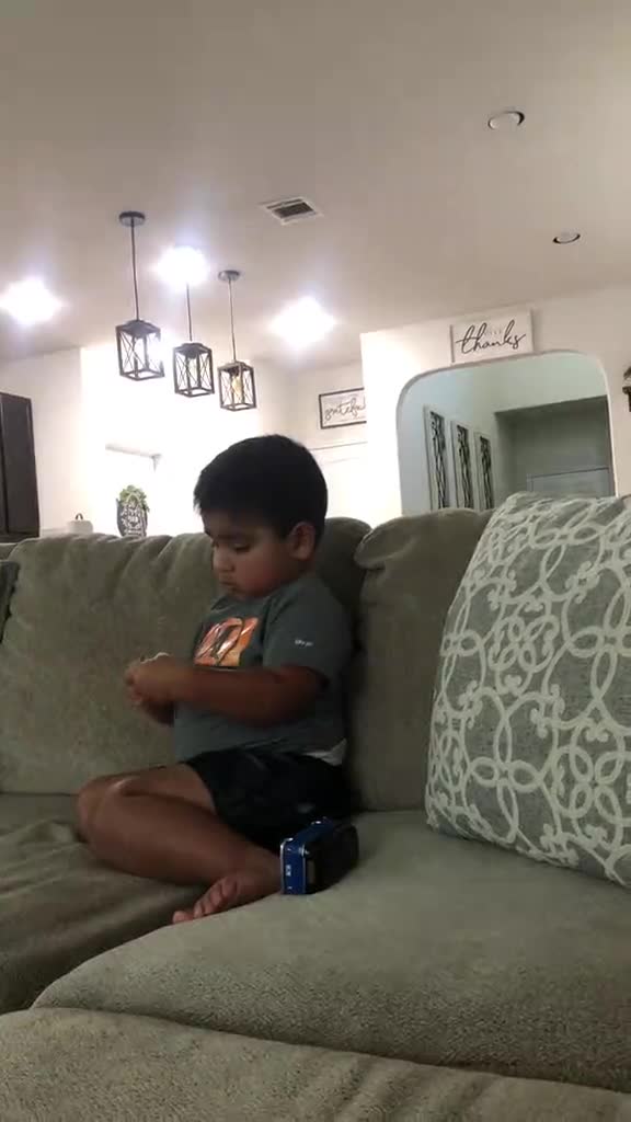 Something-about-that-tape-measure-has-him-intriuge7233952755218517291-h264_540p_237861-0.mp4