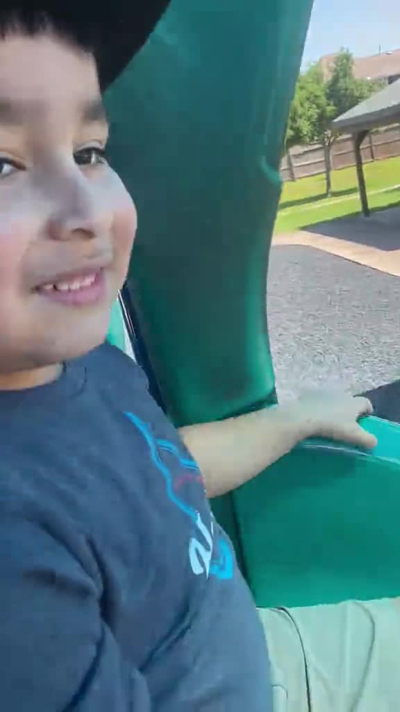 Took-the-day-off-to-make-memories-with-my-little-I7356654793114291498-h264_540p_1372089-0.mp4