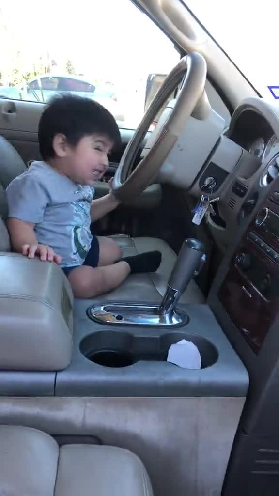lo-pidia-bajar-de-la-camioneta-vieja-a-mi-Ian-7232835468113481006-h264_540p_728566-1.mp4